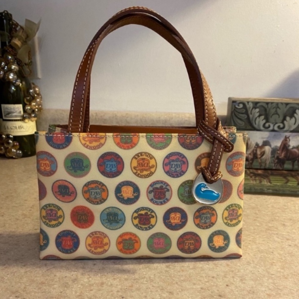 Beautiful Vintage Dooney & Bourke purse